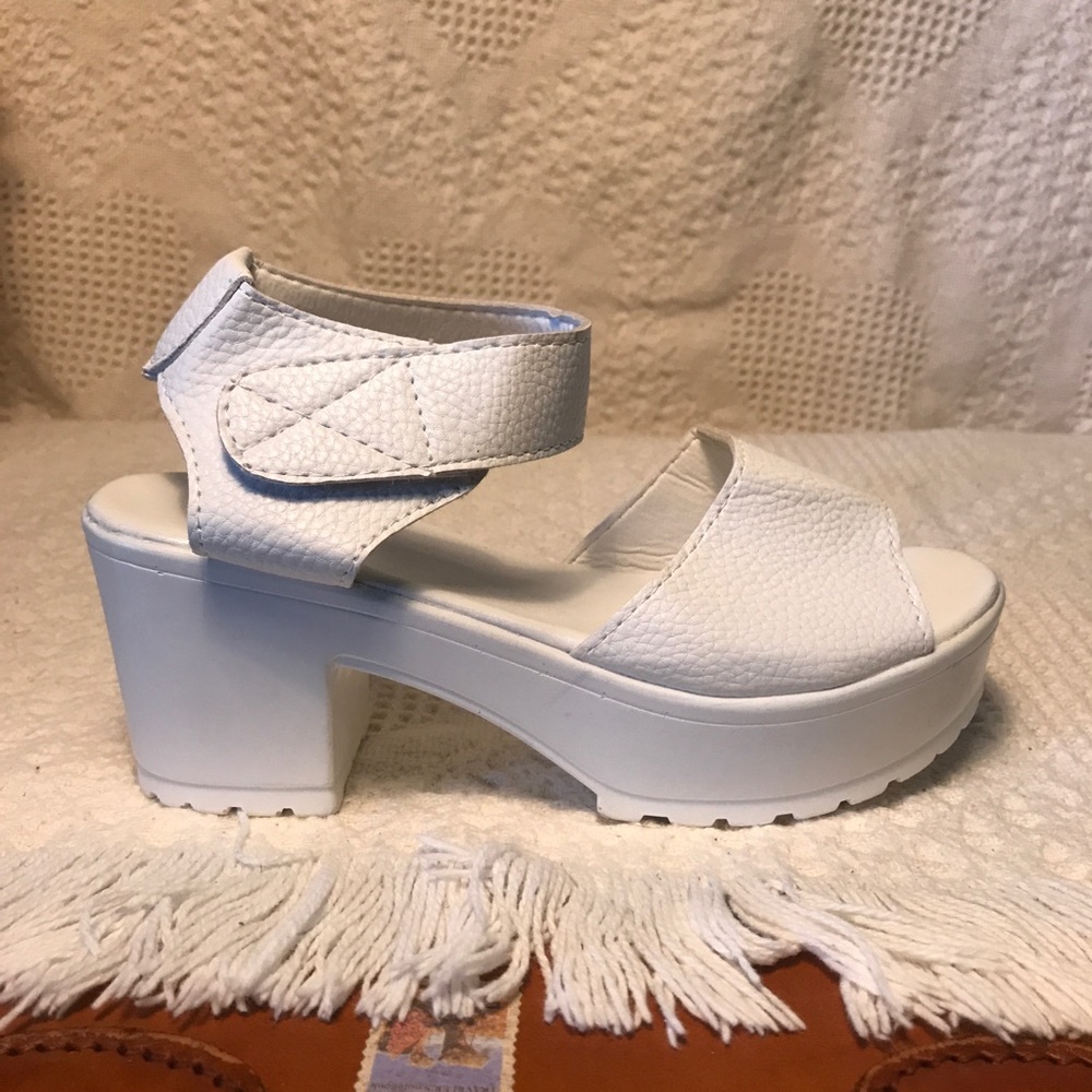 Simple White Platform Sandal size 5